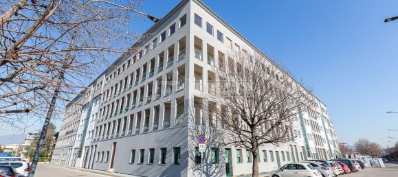 Квартира с 2 комнатами в Брешиа, Италия № 2249 2