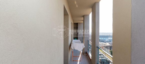 Квартира с 2 комнатами в Брешиа, Италия № 2249 5