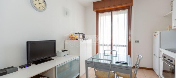 Квартира с 2 комнатами в Брешиа, Италия № 2249 9