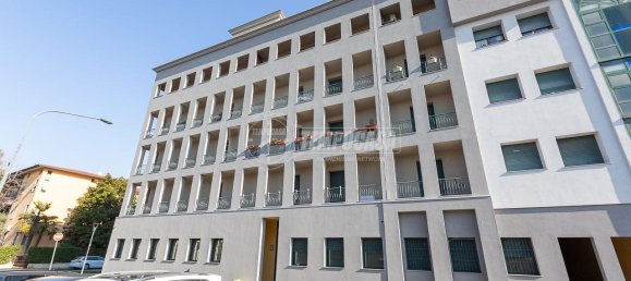 Квартира с 2 комнатами в Брешиа, Италия № 2249 25