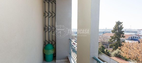 Квартира с 2 комнатами в Брешиа, Италия № 2249 4