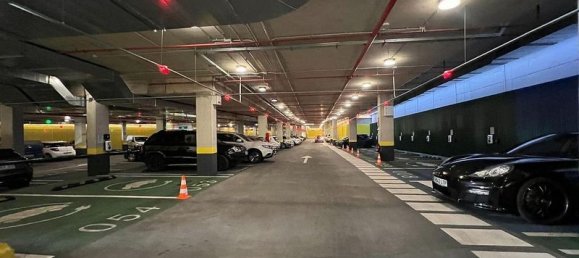  موقف سيارات في Estepona, Spain رقم 182171 9