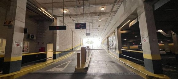  موقف سيارات في Estepona, Spain رقم 182171 7