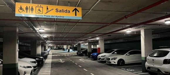  موقف سيارات في Estepona, Spain رقم 182171 5