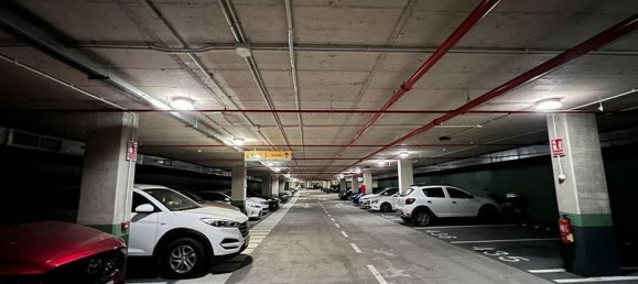  موقف سيارات في Estepona, Spain رقم 182171 8