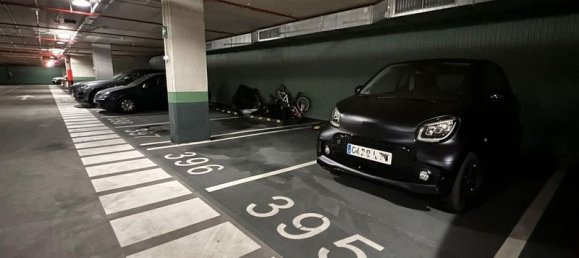  موقف سيارات في Estepona, Spain رقم 182171 4