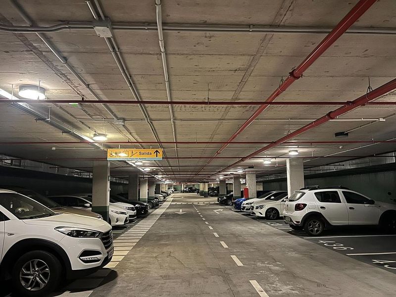  موقف سيارات في Estepona, Spain رقم 182171