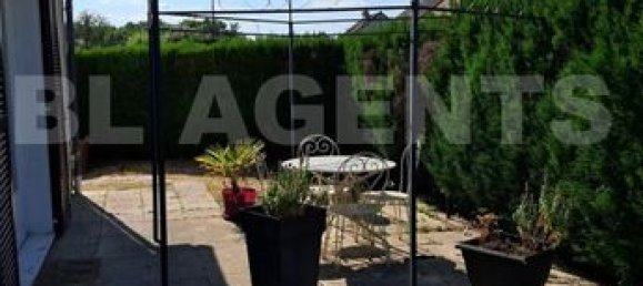 Casa de 3 dormitorios en Saint-Pavace, France No. 305335 9