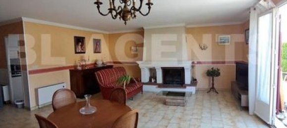 Casa de 3 dormitorios en Saint-Pavace, France No. 305335 2