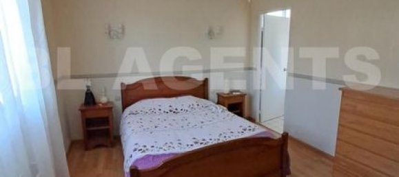 Casa de 3 dormitorios en Saint-Pavace, France No. 305335 4