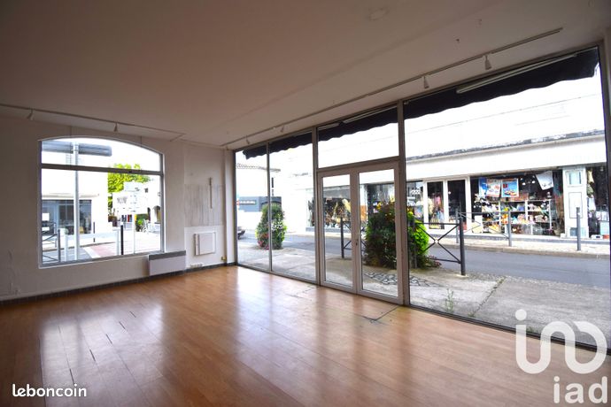 Коммерческая недвижимость 141м² в Сен-Пьер-д’Олерон, Франция № 285374