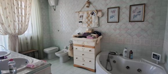 4 rooms Apartment in Bari, Italy No. 25204 12