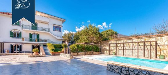 6 bedrooms Villa in Naples, Italy No. 354924 11