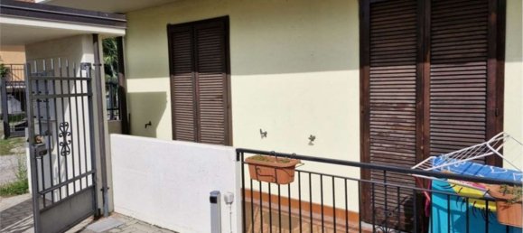 3 rooms Apartment in Arsago Seprio, Italy No. 3176 4