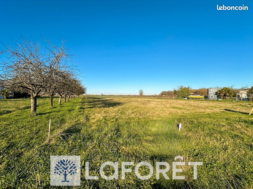 1011m² Land in Gemozac, France No. 104430