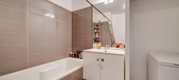 Apartamento de 3 dormitorios en Venissieux, France No. 351117 9