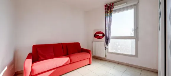 Apartamento de 3 dormitorios en Venissieux, France No. 351117 8