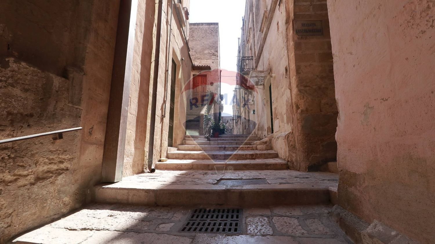 5 rooms Apartment in Matera, Italy No. 17233