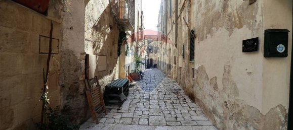 5 rooms Apartment in Matera, Italy No. 17233 2