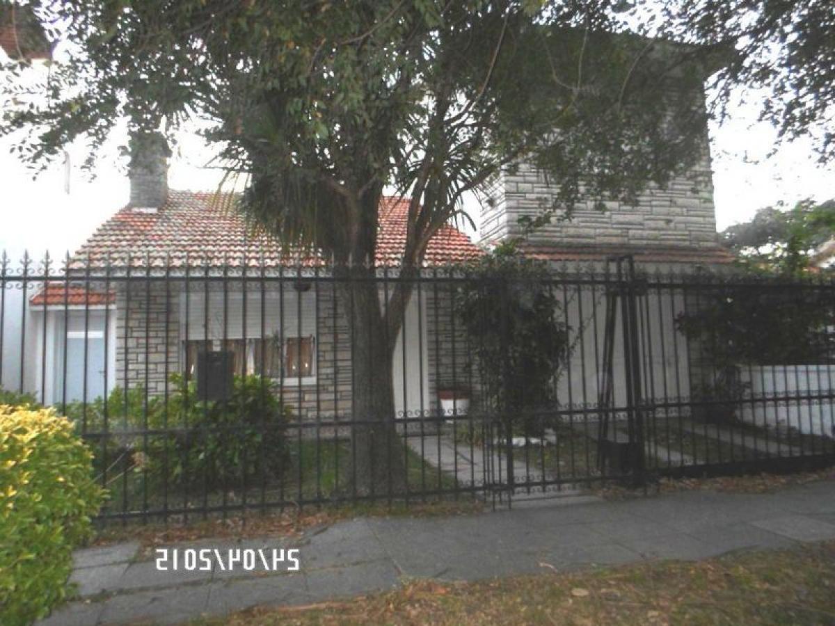 Casa de 3 dormitorios en Mar del Plata, Argentina No. 81574