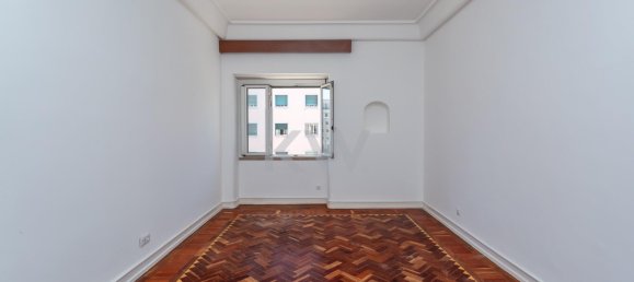 4 bedrooms Apartment in Lisbon, Portugal No. 90097 3