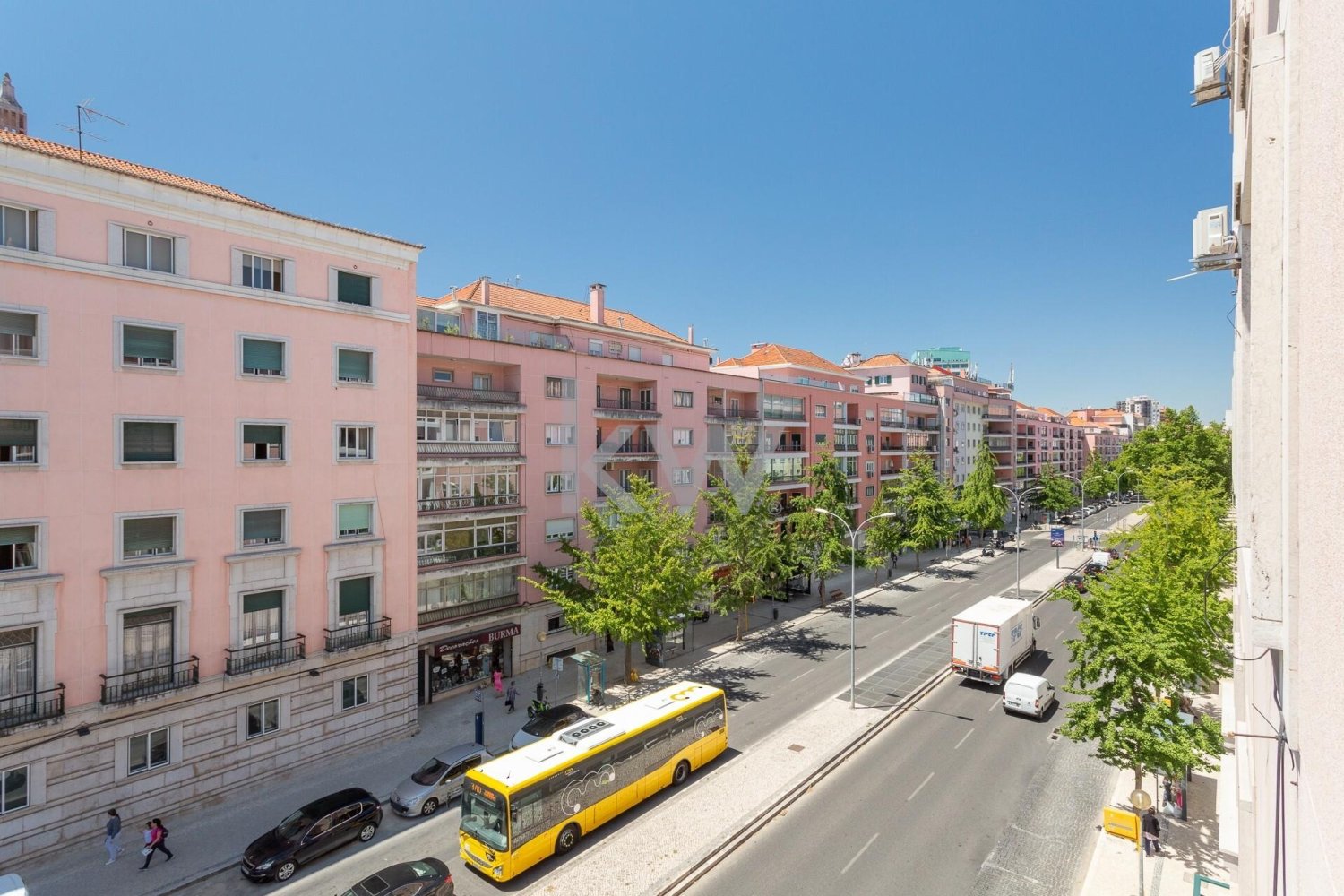 4 bedrooms Apartment in Lisbon, Portugal No. 90097