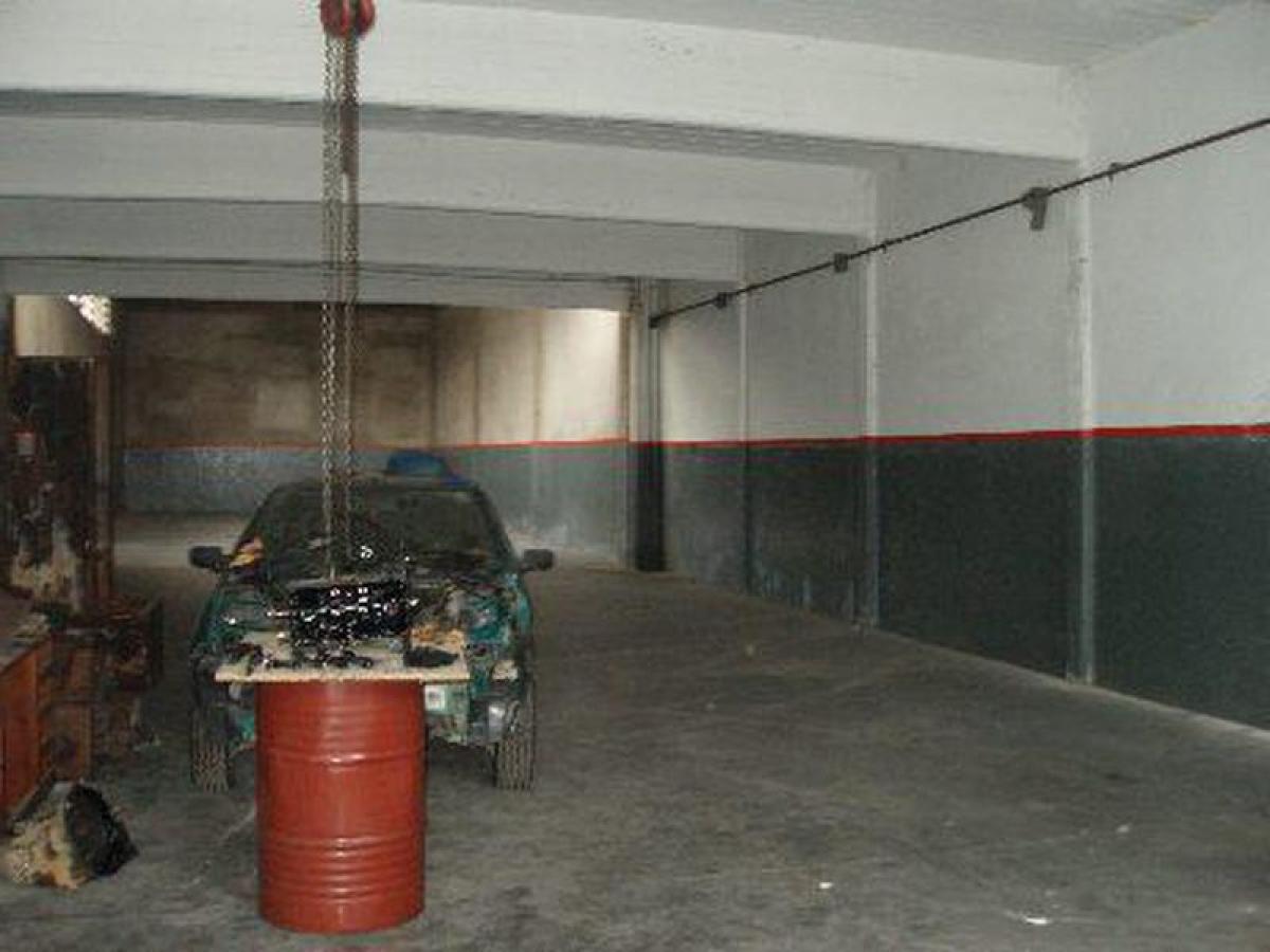 346m² Commercial property in Lanus, Argentina No. 23388