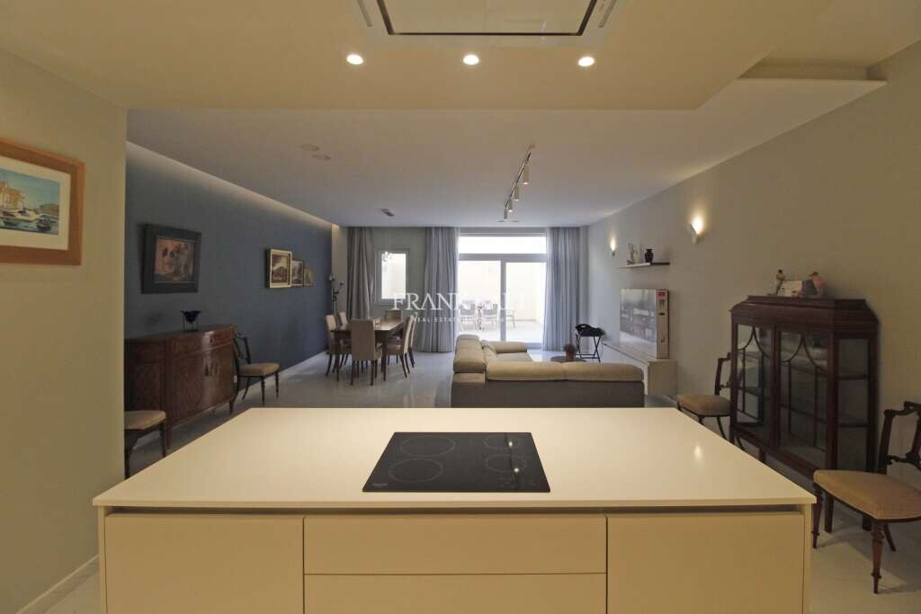 Мезонет с 2 спальнями в Сент-Джулианс, Мальта № 4529