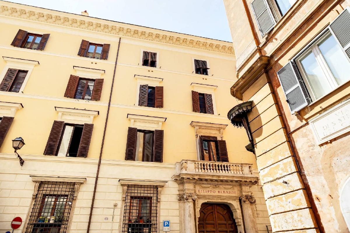 10 bedrooms Apartment in Rome, Italy No. 300258