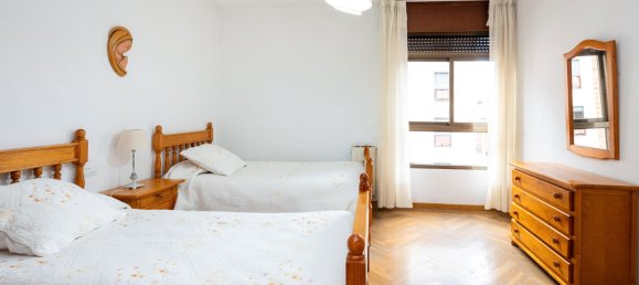 4 bedrooms Apartment in Granada, Spain No. 20039 27