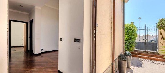 Вилла с 2 спальнями в Генуя, Италия № 329963 2