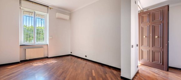 Вилла с 2 спальнями в Генуя, Италия № 329963 5