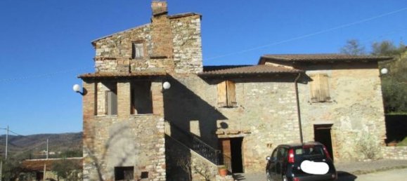 6 rooms Apartment in Corciano, Italy No. 42964 2