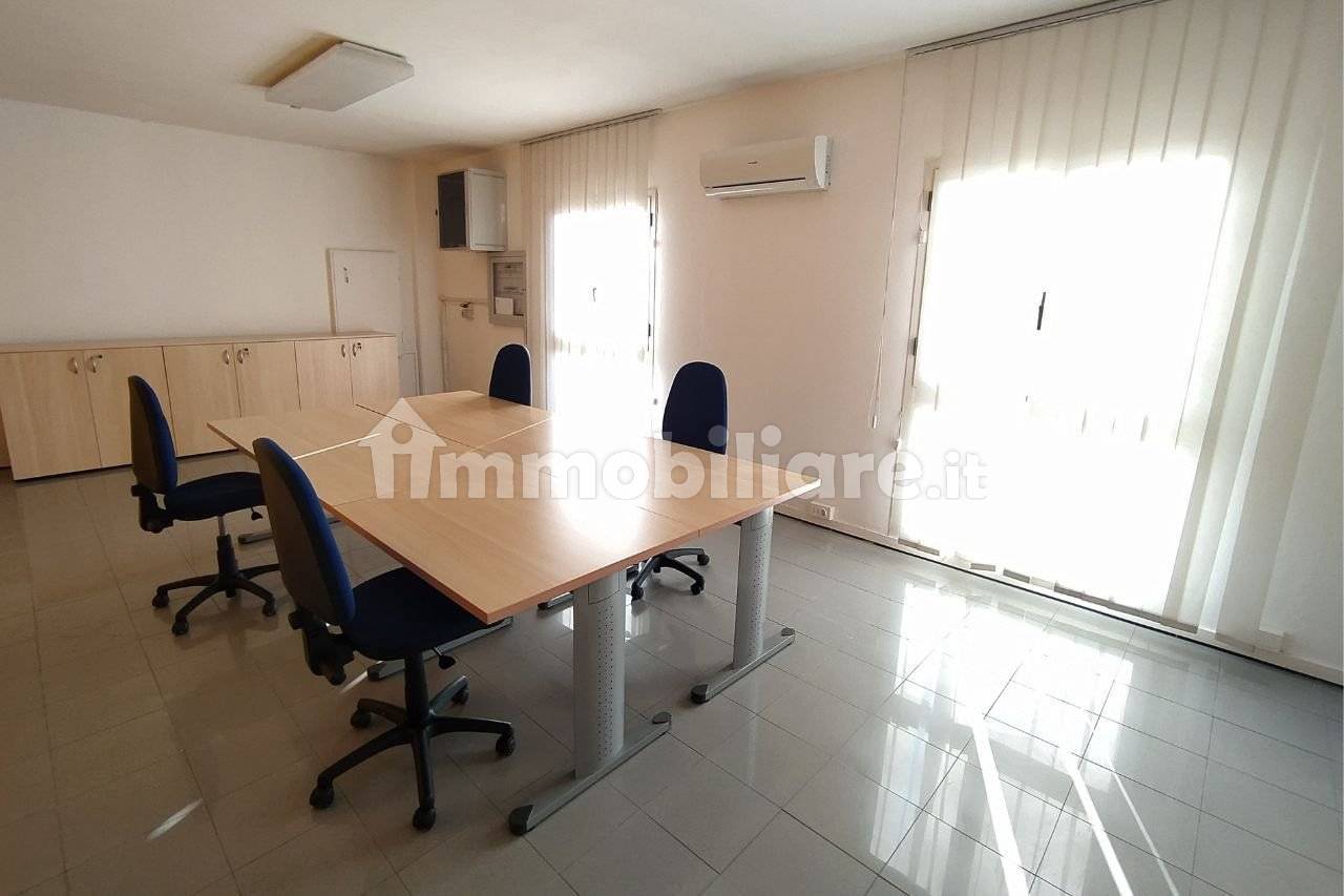 3-Zimmer Gewerbliche Immobilie in Cagliari, Italy, Nr. 308394