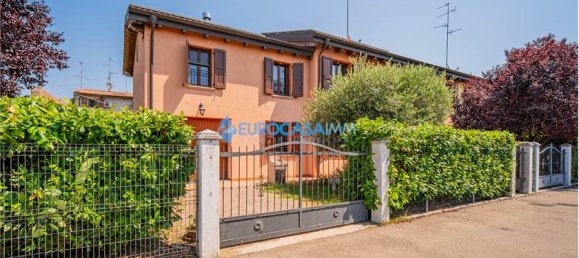 4 bedrooms Villa in Novi di Modena, Italy No. 59546 2
