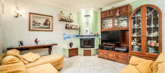 4 bedrooms Villa in Novi di Modena, Italy No. 59546 9