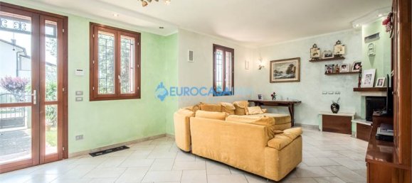 4 bedrooms Villa in Novi di Modena, Italy No. 59546 8