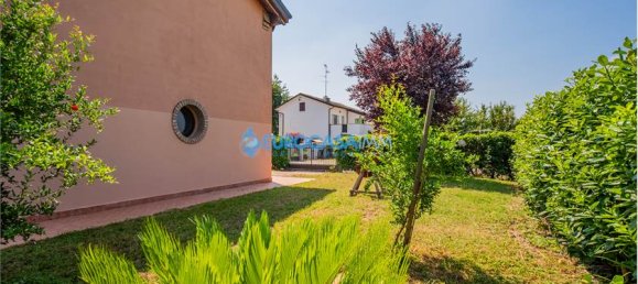 4 bedrooms Villa in Novi di Modena, Italy No. 59546 16