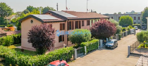 4 bedrooms Villa in Novi di Modena, Italy No. 59546 3