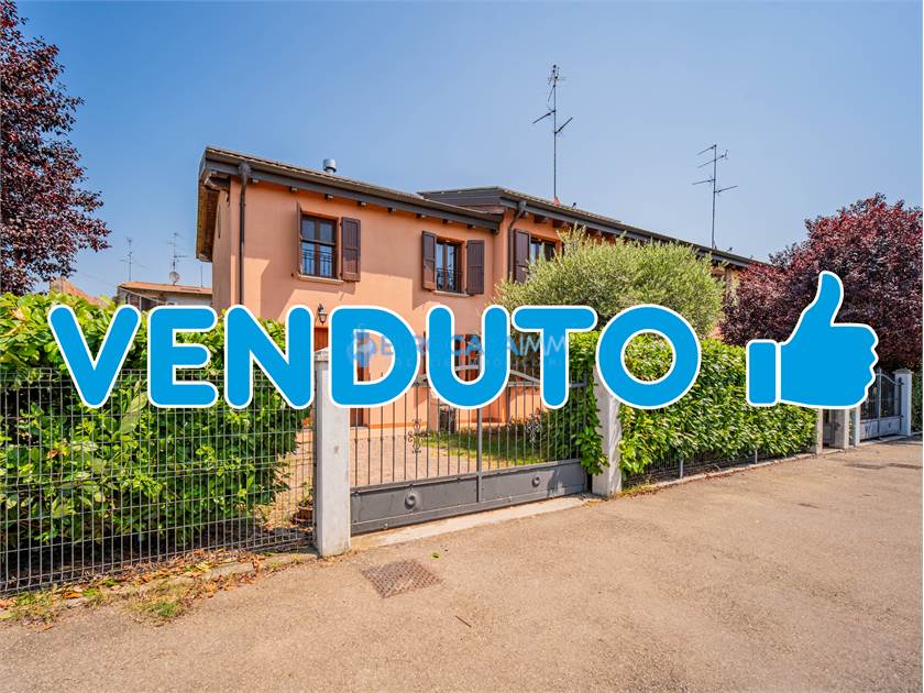 4 bedrooms Villa in Novi di Modena, Italy No. 59546