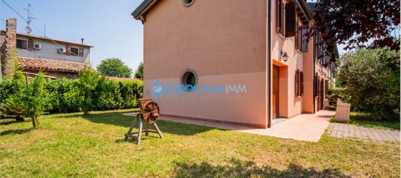 4 bedrooms Villa in Novi di Modena, Italy No. 59546 4