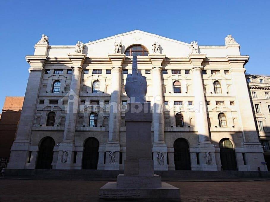 5 rooms Commercial property in Milan, Italy No. 248547