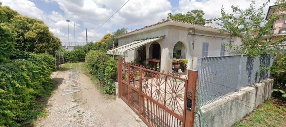 4-salle Appartement à Rome, Italy No. 9653 10