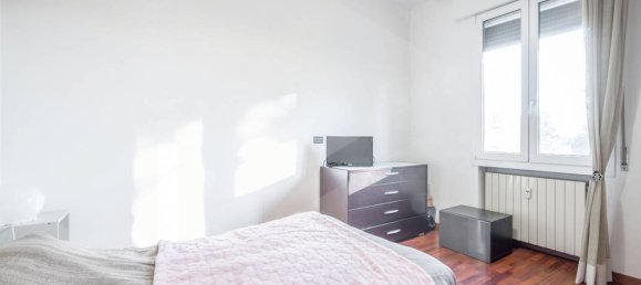 4 rooms Apartment in Bologna, Italy No. 26260 26