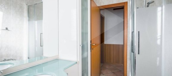 4 rooms Apartment in Bologna, Italy No. 26260 23