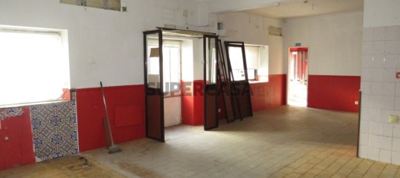 95m² Commercial property in Benavente, Portugal No. 152998 4