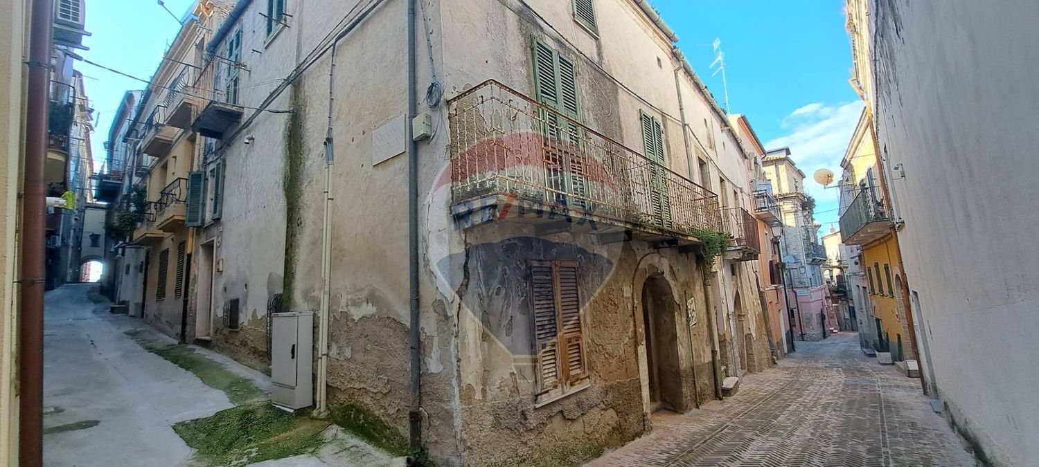 8 rooms House in Lanciano, Italy No. 292993
