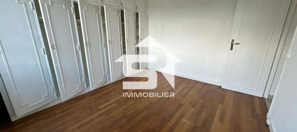 3 bedrooms House in Creteil, France No. 182547 5