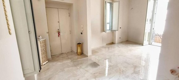 4 rooms Villa in Portici, Italy No. 35617 3