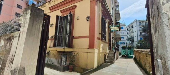 4 rooms Villa in Portici, Italy No. 35617 2